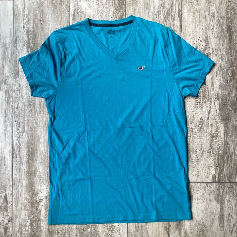 Hollister Men’s V-Neck Shirt